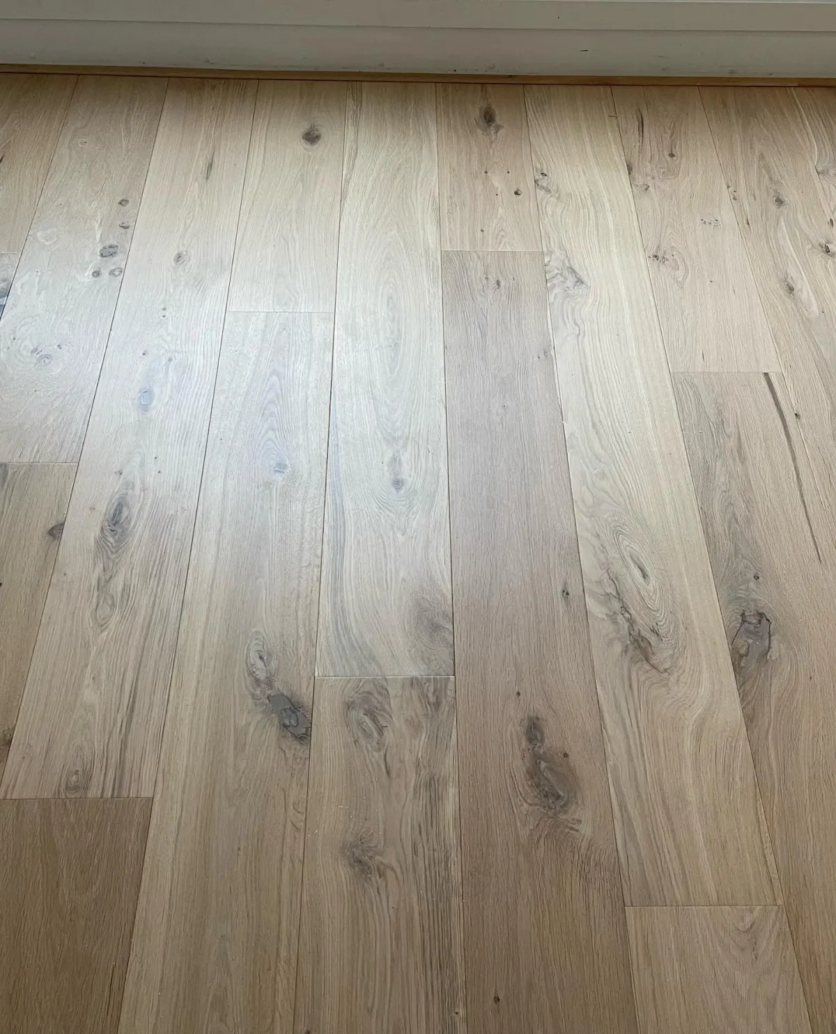 Plankenvloer bij de tuindeuren
